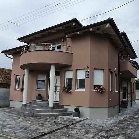 Apartman Bozur **** Satnica Dakovacka Exterior photo