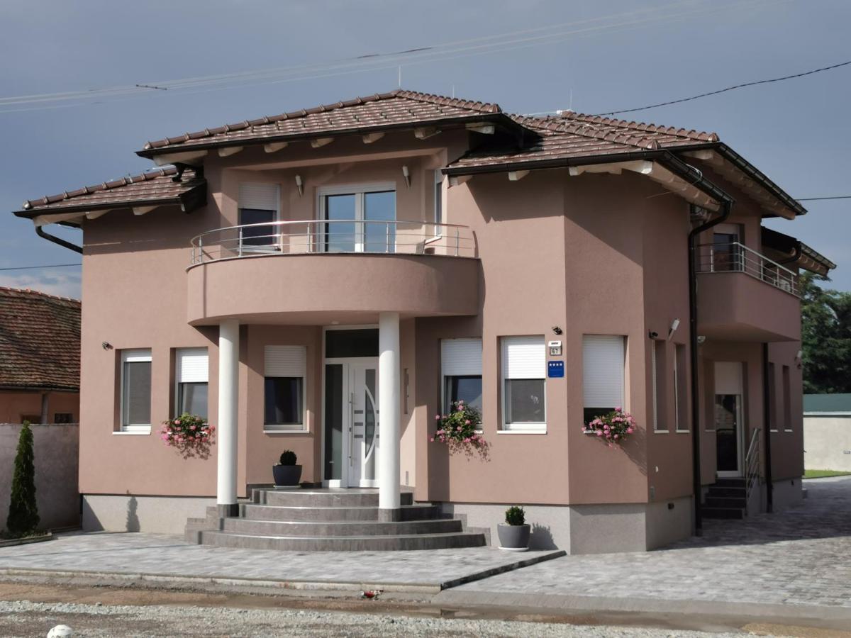 Apartman Bozur **** Satnica Dakovacka Exterior photo