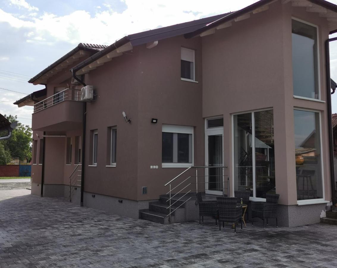Apartman Bozur **** Satnica Dakovacka Exterior photo
