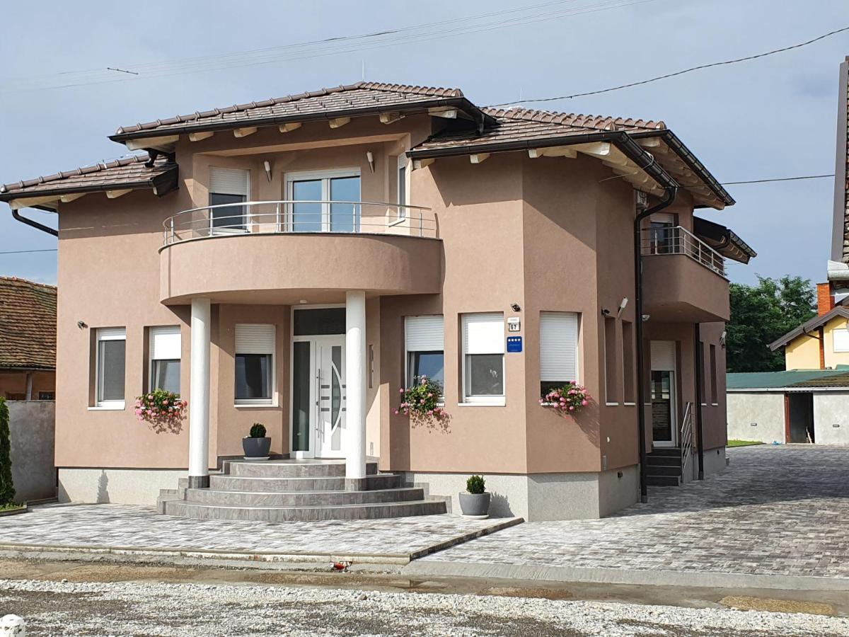 Apartman Bozur **** Satnica Dakovacka Exterior photo