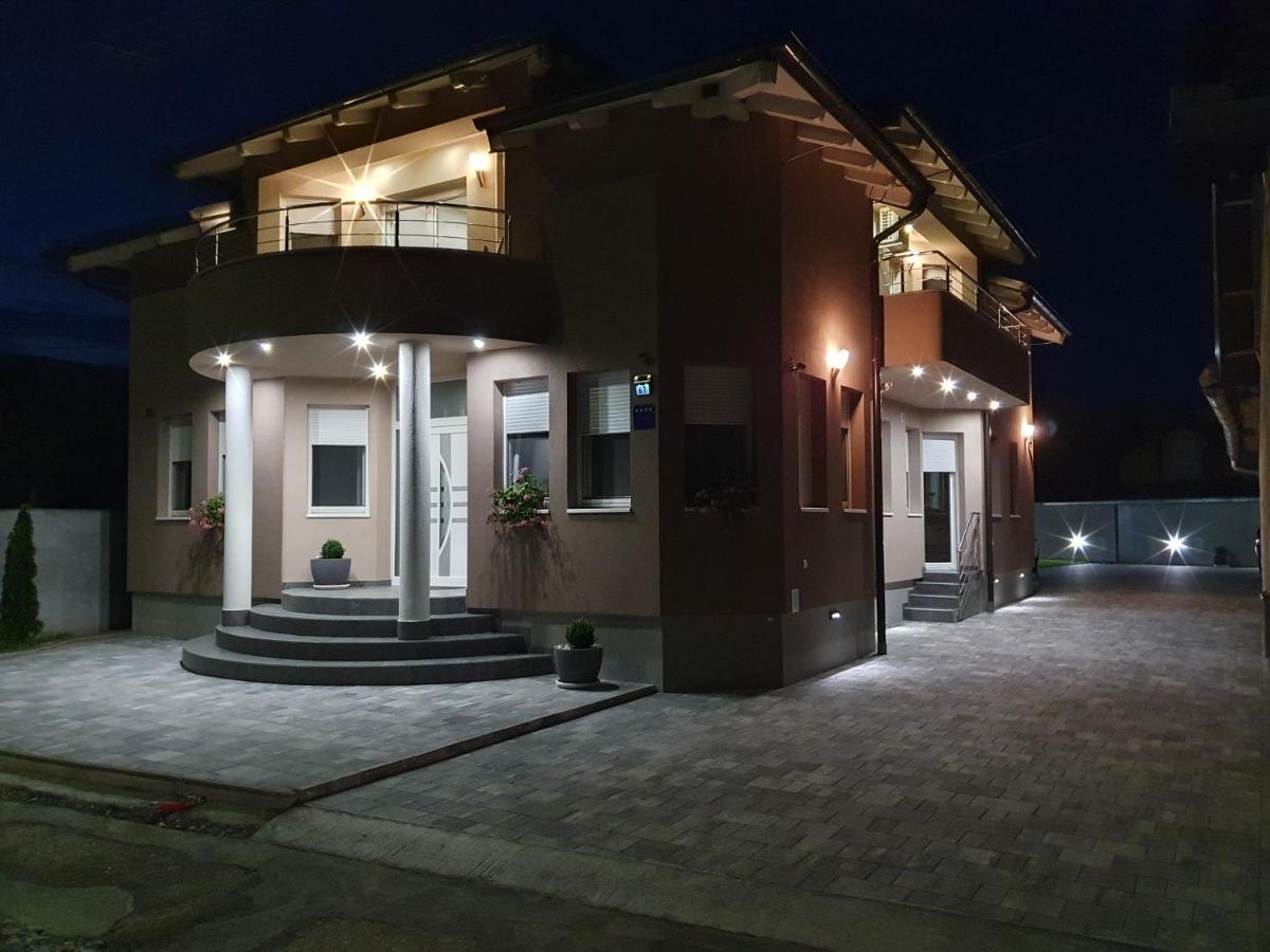 Apartman Bozur **** Satnica Dakovacka Exterior photo